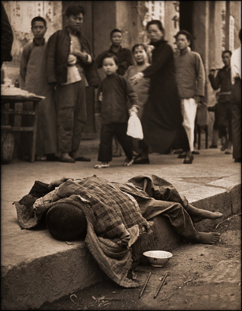 Enfant mourant durant la famine (1946)