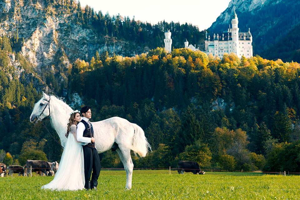 Jay Chou et un cheval blanc