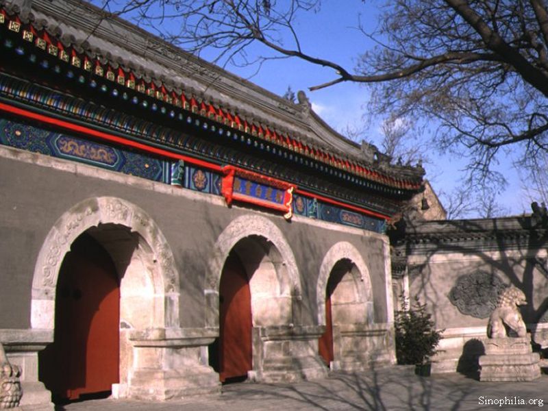 temple nuages blancs