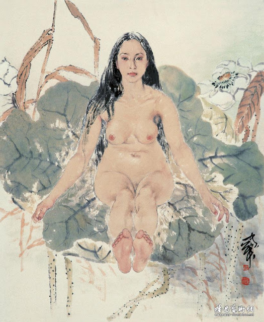 femme chinoise complétement nue de face