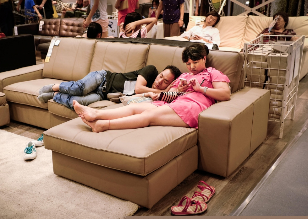 Chinois dormant chez IKEA
