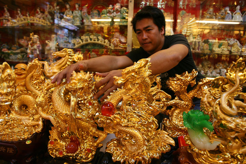 figurine dragon en or