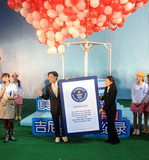Eason Chan recois le certificat de record du monde