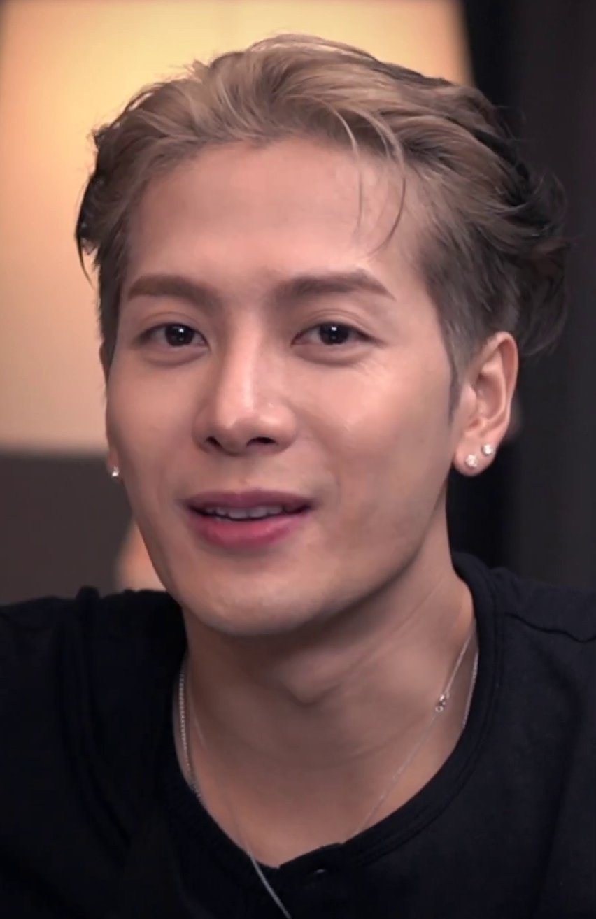 Le chanteur Jackson Wang en interview