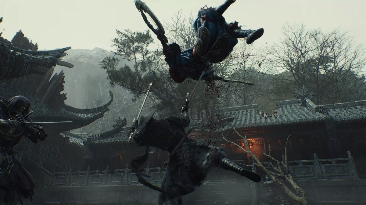 Capture d'écran du jeu vidéo Phantom Blade Zero montrant un combat aérien entre plusieurs guerriers au-dessus de toits chinois traditionnels sous la pluie