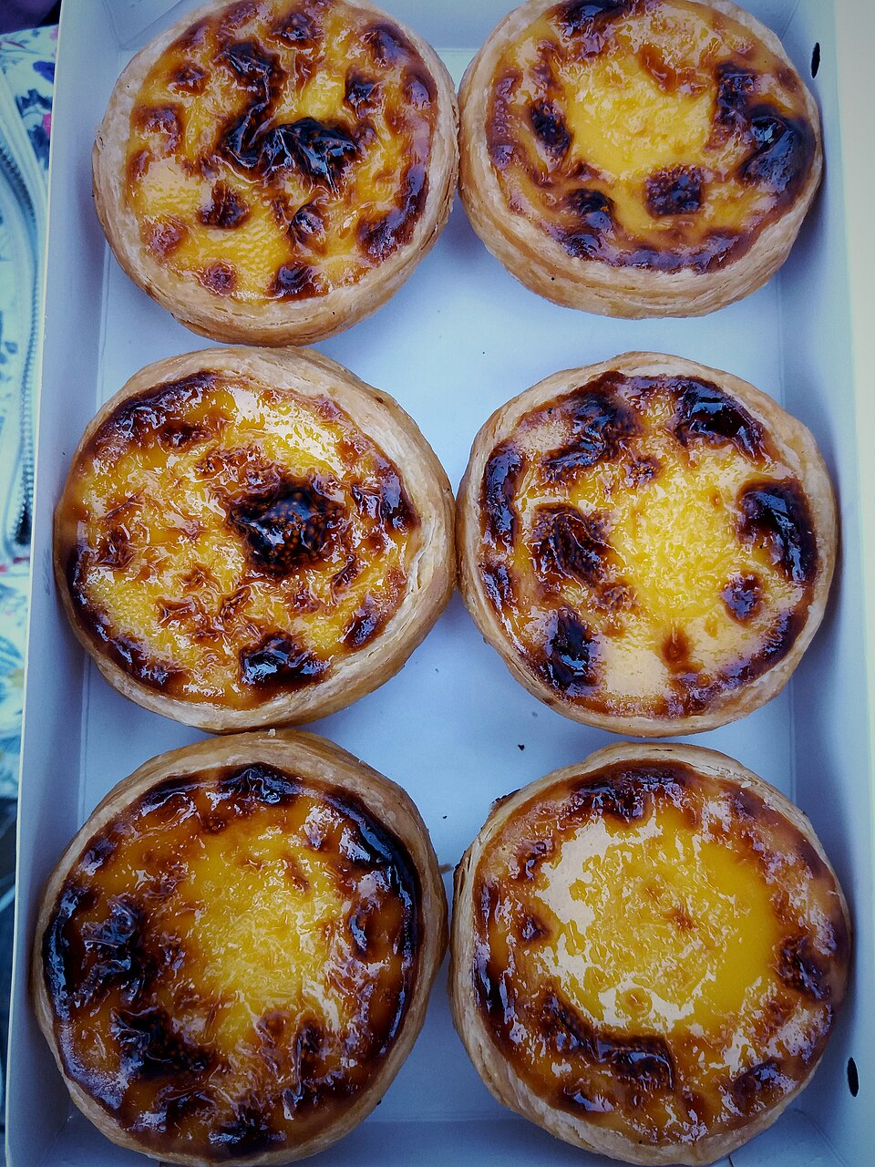 Tartelettes aux œufs macanaises tachées de brun