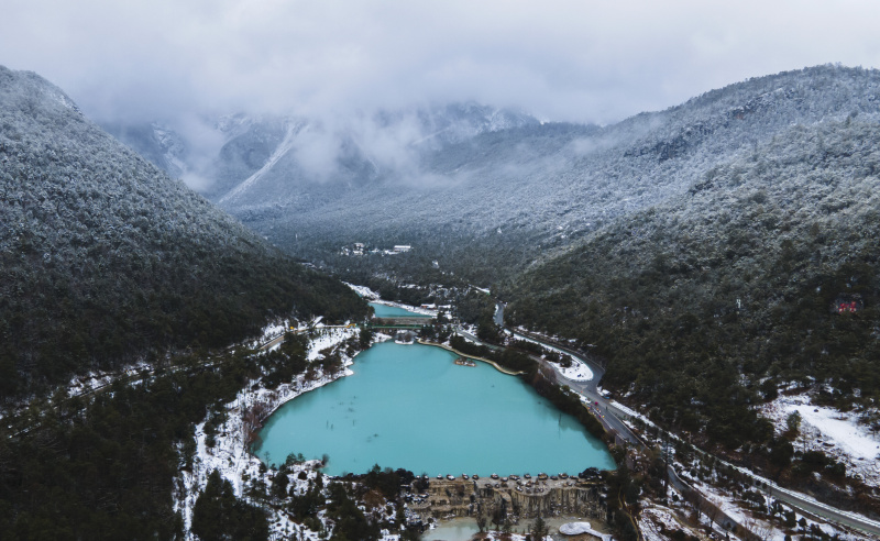 Photo aérienne du paysage hivernal de la vallée de Lanyue (Lune bleue)