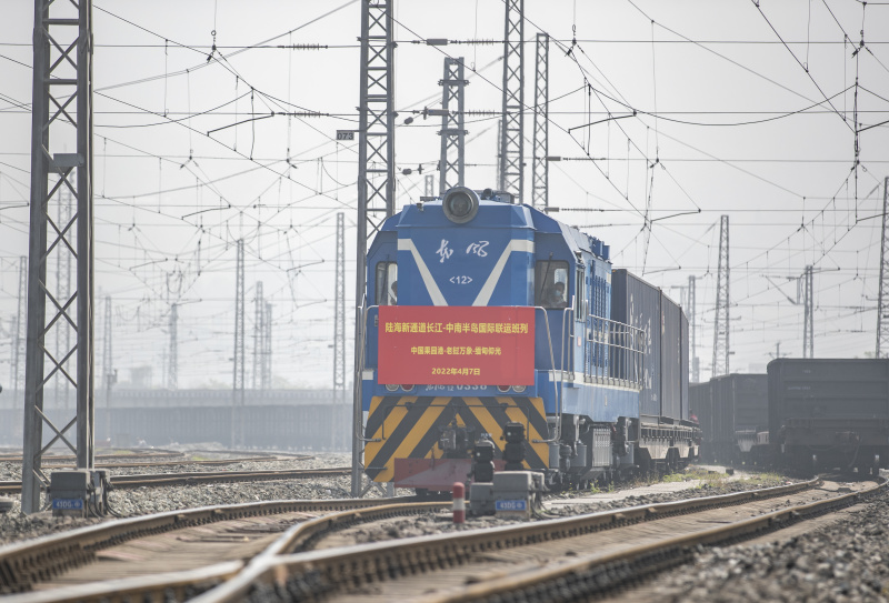 Le premier train de fret international reliant le fleuve Yangtsé