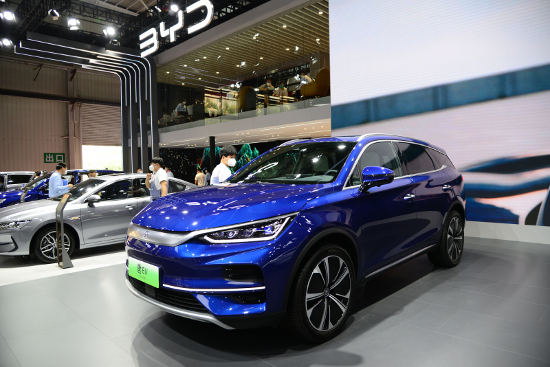 Une voiture à énergie nouvelle BYD présentée au 19e Salon automobile international de Chine (Changchun)