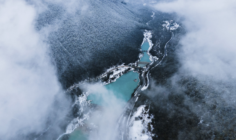 Photo aérienne du paysage hivernal de la vallée de Lanyue (Lune bleue)