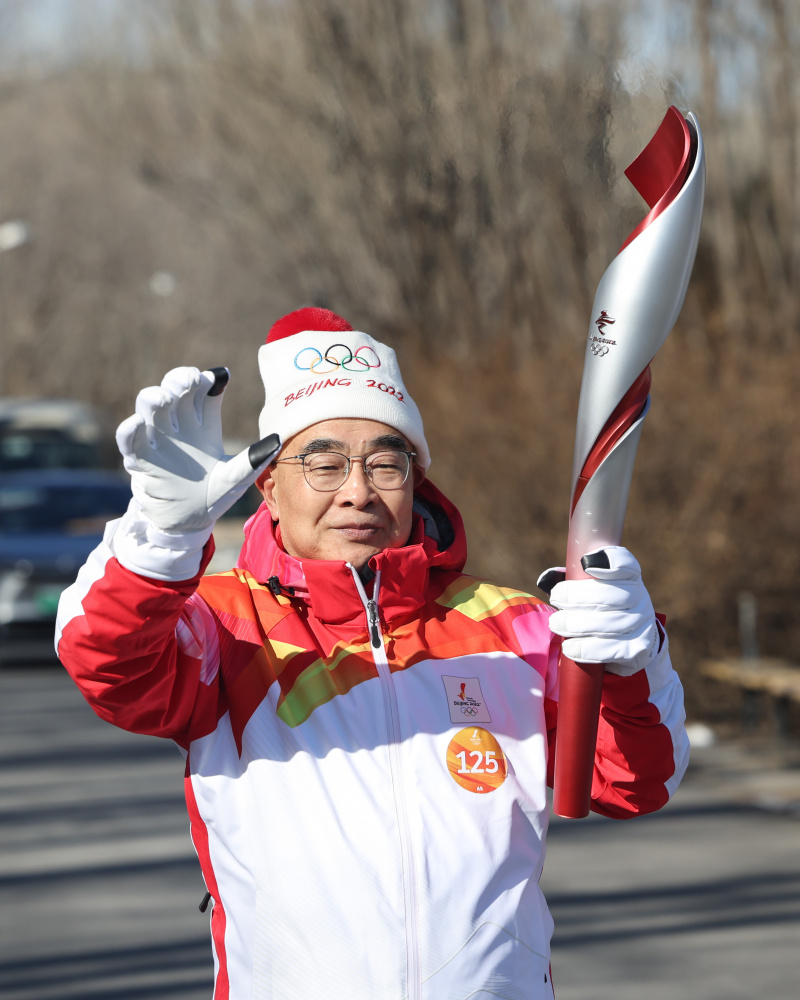 Zhang Boli lors du relais de la flamme olympique