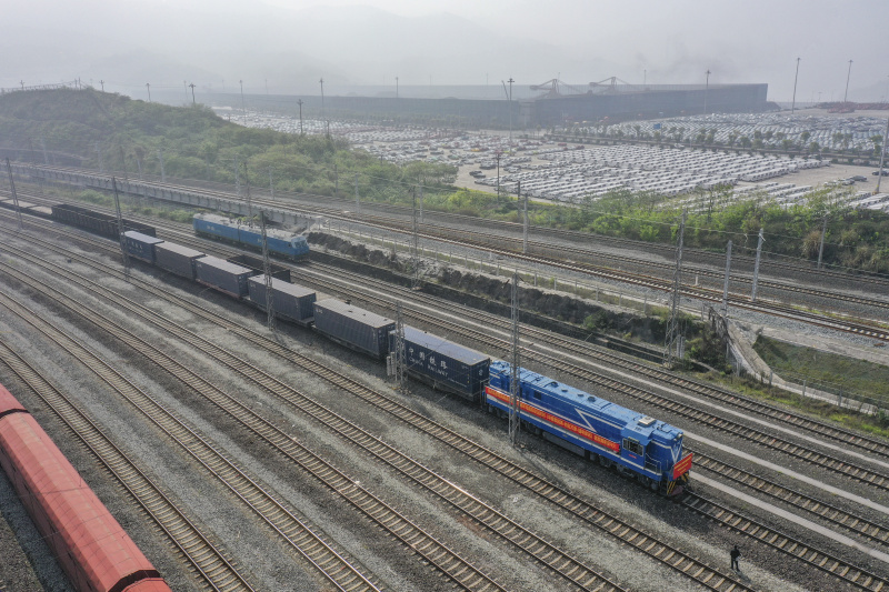 Le premier train de fret international reliant le fleuve Yangtsé