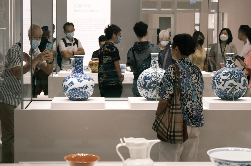 Des gens visitent le musée du Palais de Hong Kong