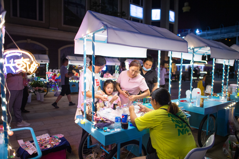 Photo d'une rue commerciale à Wuhan