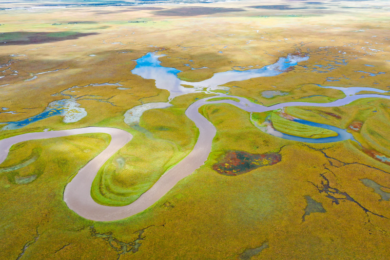 Photo aérienne prise le 17 septembre 2022 du paysage de la zone humide d'Awancang à Maqu