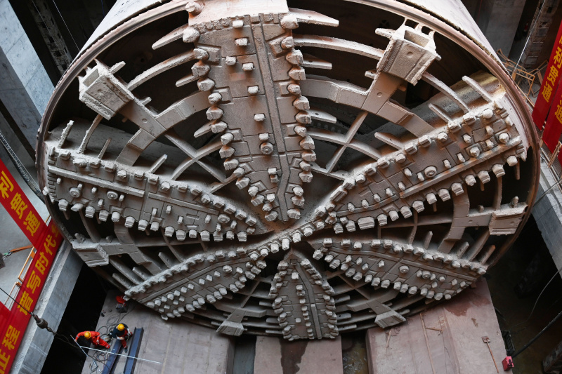 Le tunnelier Fuchun sur le chantier du projet du tunnel Qinwang