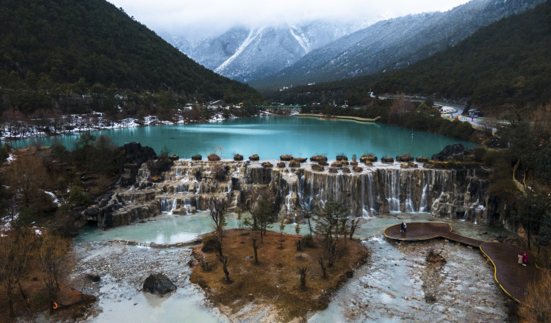 Photo aérienne du paysage hivernal de la vallée de Lanyue (Lune bleue)