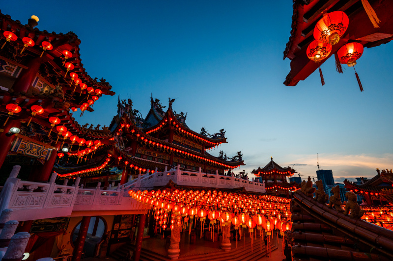 Des lanternes rouges installées à l'approche du Nouvel An lunaire chinois au temple Thean Hou