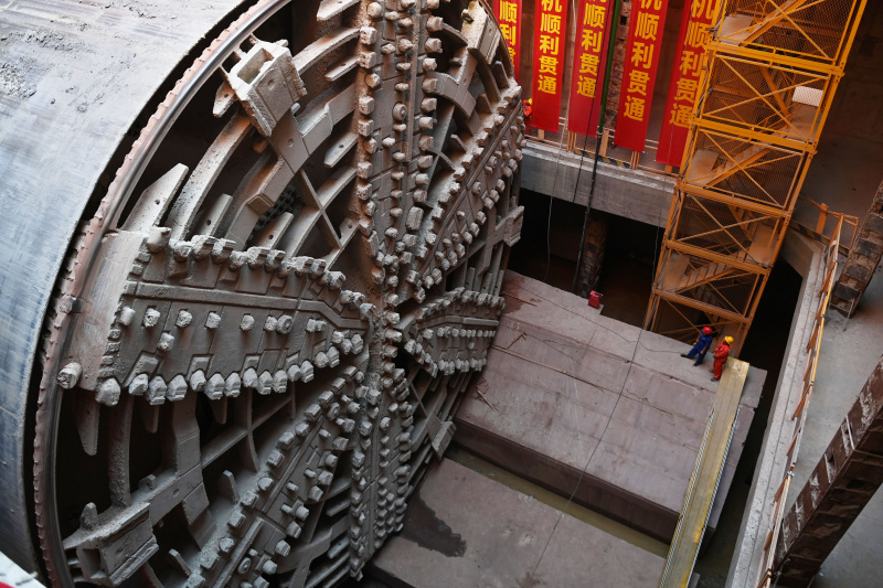 Le tunnelier Fuchun sur le chantier du projet du tunnel Qinwang