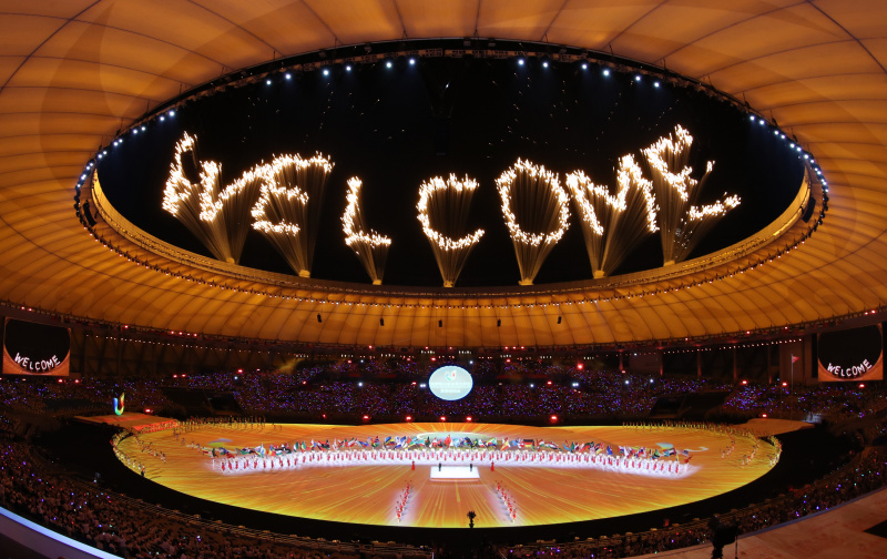 Des feux d'artifice lors de la cérémonie d'ouverture de la 31e édition estivale des Jeux mondiaux universitaires de la FISU