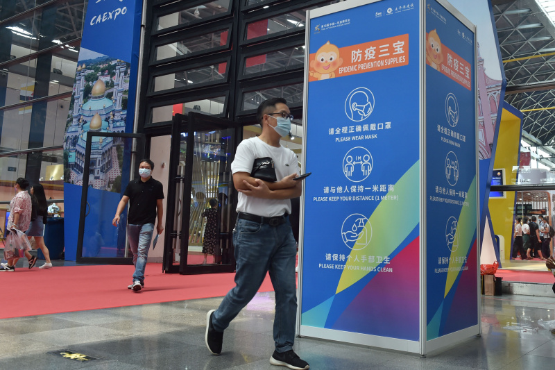 Des gens visitent la 18e Expo Chine-ASEAN à Nanning