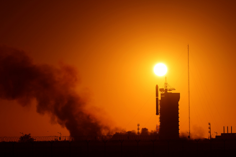 Une fusée porteuse Longue Marche-2D transportant l'Observatoire solaire spatial avancé (Advanced Space-based Solar Observatory