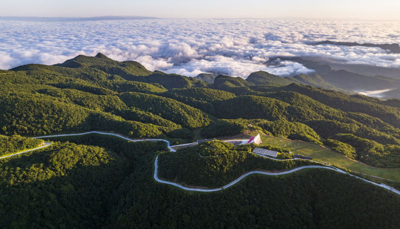 Photo aérienne du paysage de la zone touristique de Longtoushan à Hanzhong