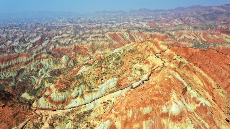 Vue aérienne du site pittoresque de Shuimo Danxia de Lanzhou