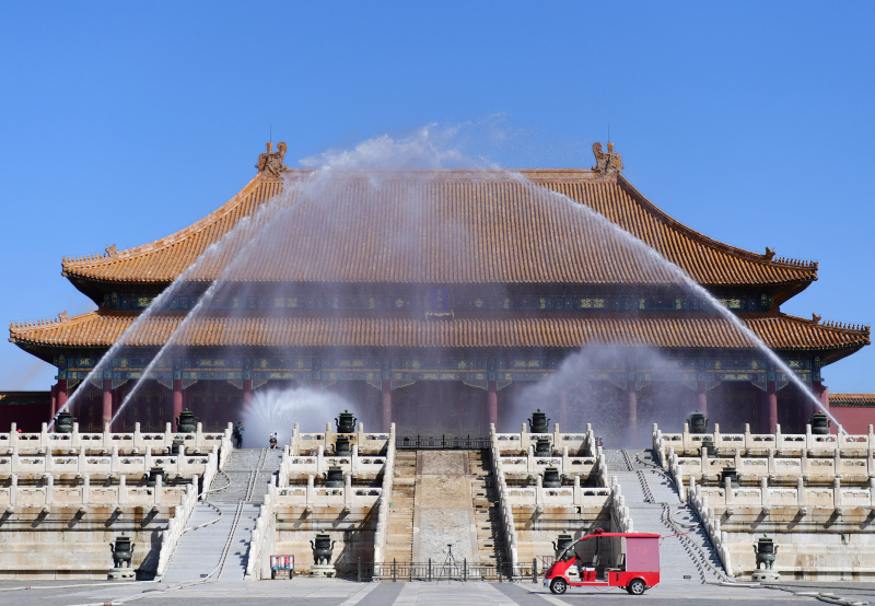 Photo prise le 19 septembre 2022 montrant un exercice de lutte contre les incendies au musée du Palais