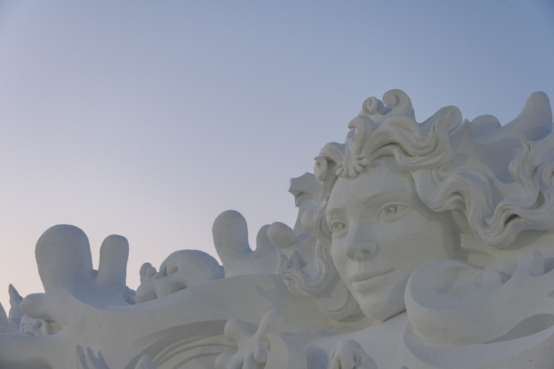 Une sculpture présentée lors de la 33e Exposition internationale d'art de sculpture sur neige de Harbin