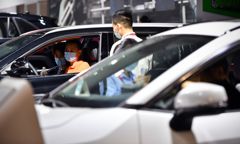 Des véhicules présentés au 17e Salon international de l'automobile de Haikou