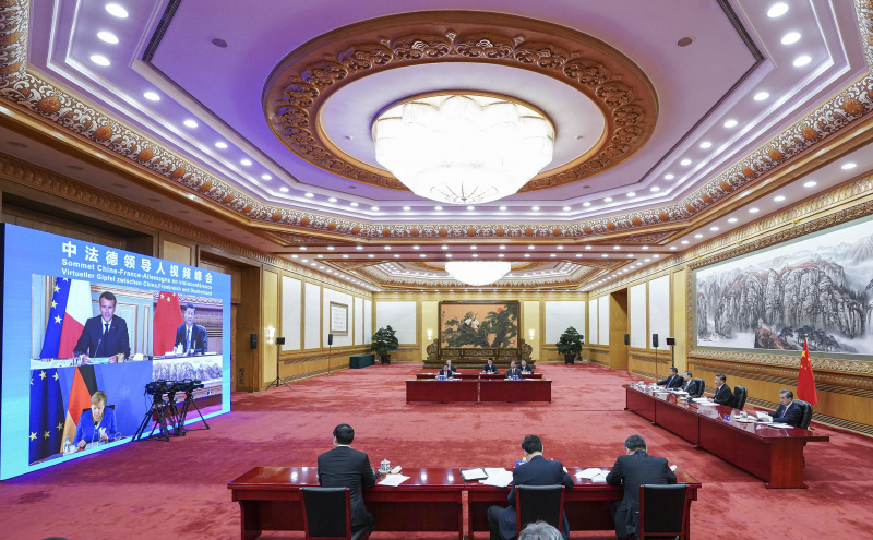 Le président chinois Xi Jinping tient un sommet virtuel avec le président français
