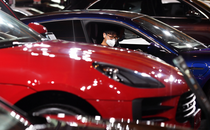 Des véhicules présentés au 17e Salon international de l'automobile de Haikou