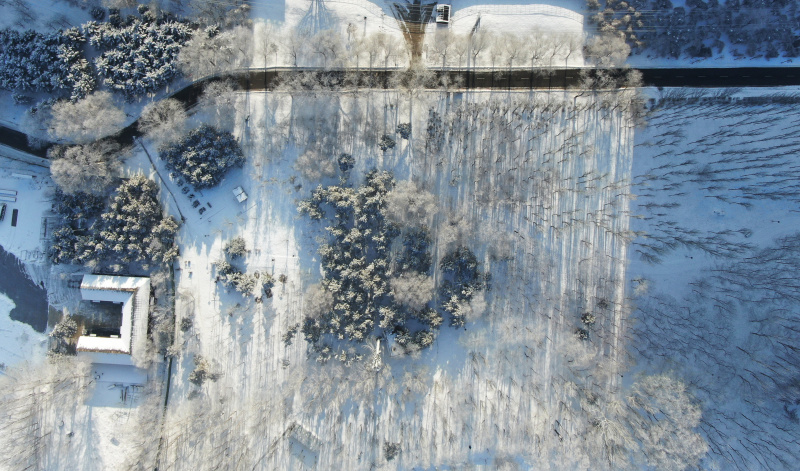 Vue aérienne d'un paysage de givre le long de la rivière Hunhe à Shenyang