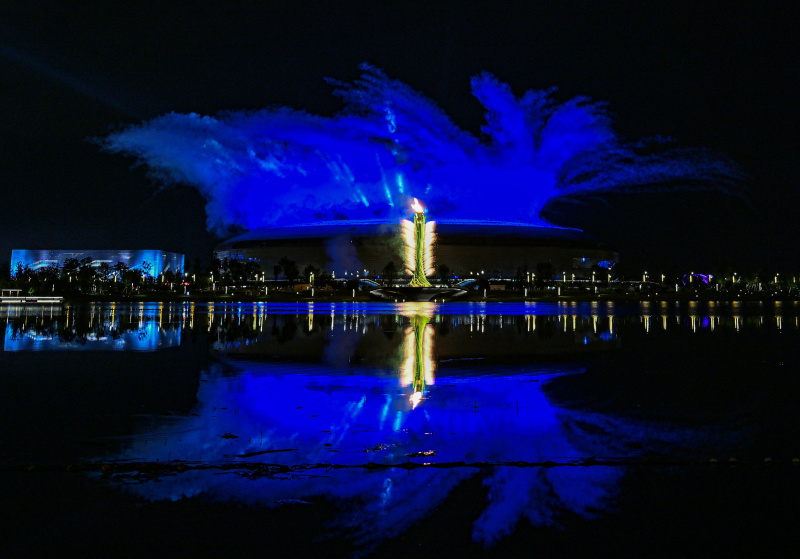 Des feux d'artifice lors de la cérémonie d'ouverture de la 31e édition estivale des Jeux mondiaux universitaires de la FISU