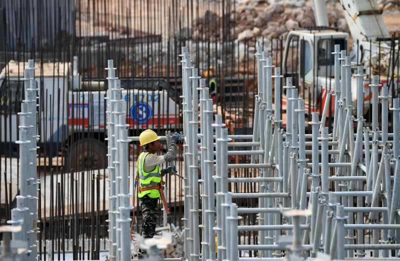 Des ouvriers sur le chantier de la gare du Nord à Nanning