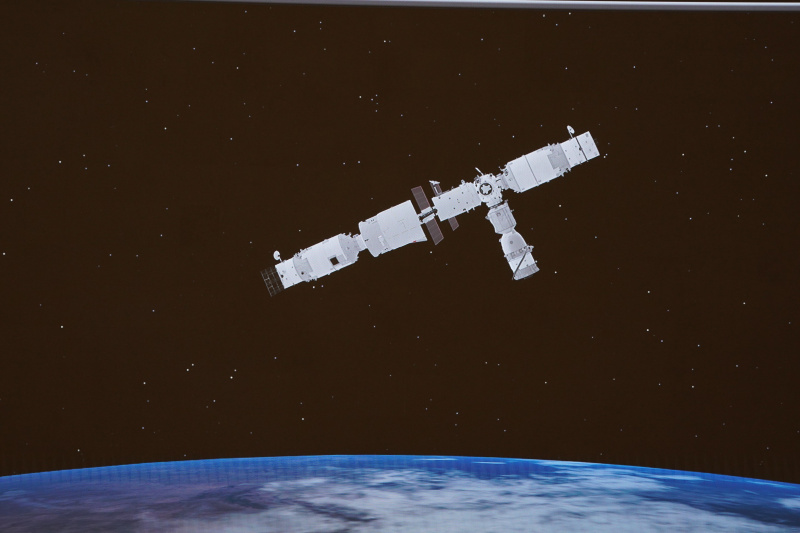 Capture d'écran prise le 16 octobre 2021 au Centre de contrôle aérospatial de Beijing