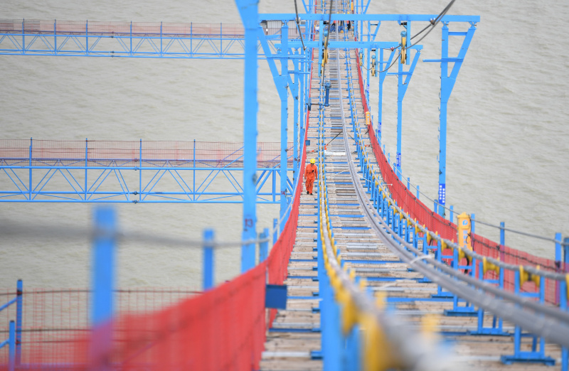 Photo prise le 7 juin 2022 montrant le pont de Lingdingyang en construction dans le cadre de la liaison Shenzhen-Zhongshan