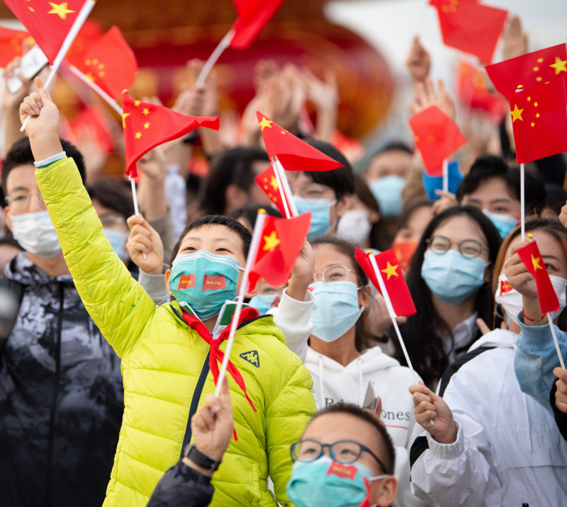 Une cérémonie de lever du drapeau national a eu lieu sur la place Tian'anmen à Beijing
