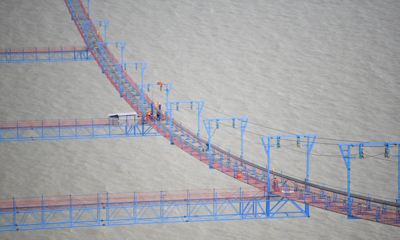 Photo prise le 7 juin 2022 montrant le pont de Lingdingyang en construction dans le cadre de la liaison Shenzhen-Zhongshan
