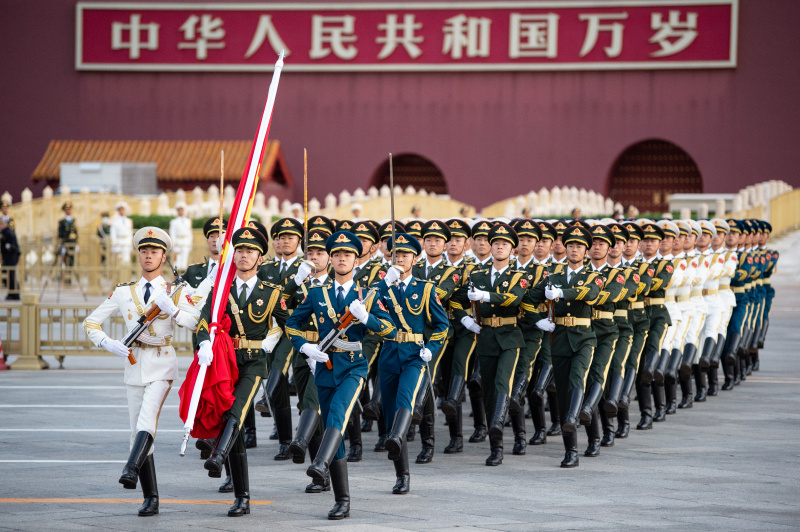 Une cérémonie de lever du drapeau national a eu lieu sur la place Tian'anmen à Beijing