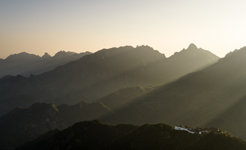 Photo aérienne du paysage du mont Jiuhua au lever du soleil