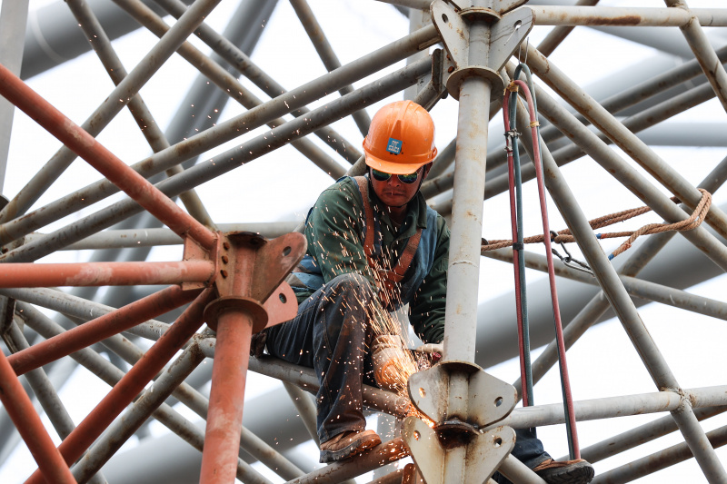 Un ouvrier de la China Construction Eighth Engineering Division Corp