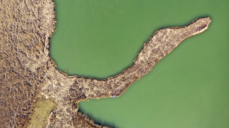 Photo aérienne prise le 2 mars 2021 montrant une section du fleuve Jaune dans la région autonome Hui du Ningxia
