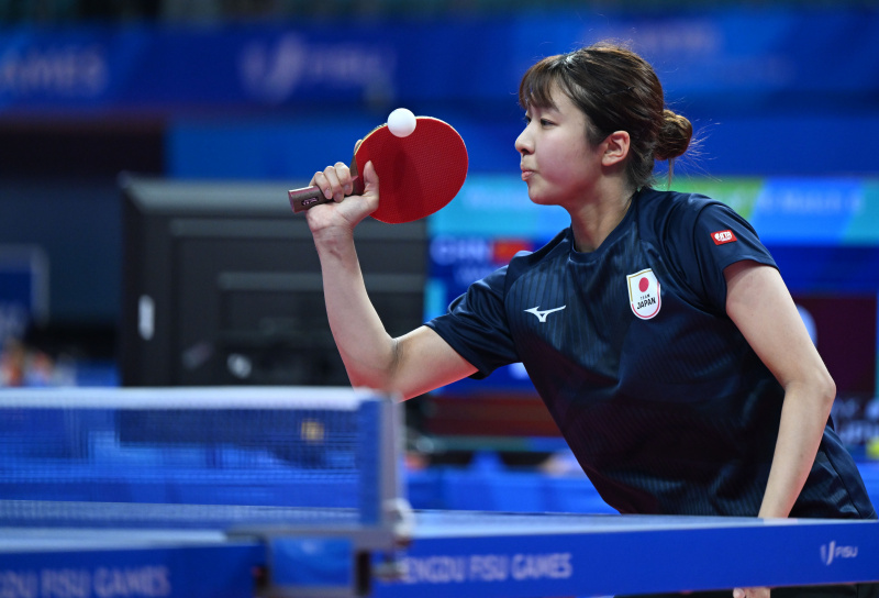 La Japonaise Idesawa Kyoka lors d'un match des huitièmes de finale de tennis de table simple femmes contre la Chinoise Wang Xiaotong