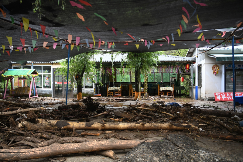Photo aérienne du site d'une coulée de boue dans le village de Weiziping du bourg de Luanzhen