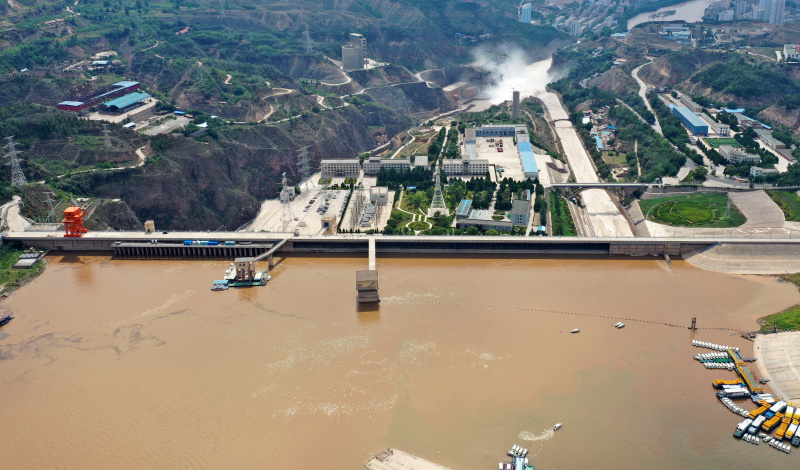 Le réservoir de Liujiaxia déverse les eaux de crue dans la préfecture autonome Hui de Linxia