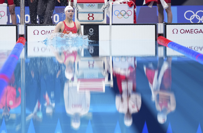 La nageuse chinoise Peng Xuwei se prépare pour la finale dames du relais 4X100m quatre nages aux Jeux olympiques de Tokyo 2020