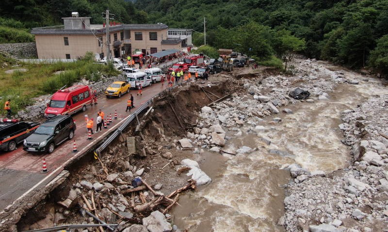 Photo aérienne du site d'une coulée de boue dans le village de Weiziping du bourg de Luanzhen