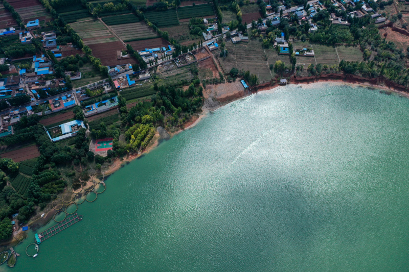 Photo aérienne du fleuve Jaune dans le district autonome Sala de Xunhua